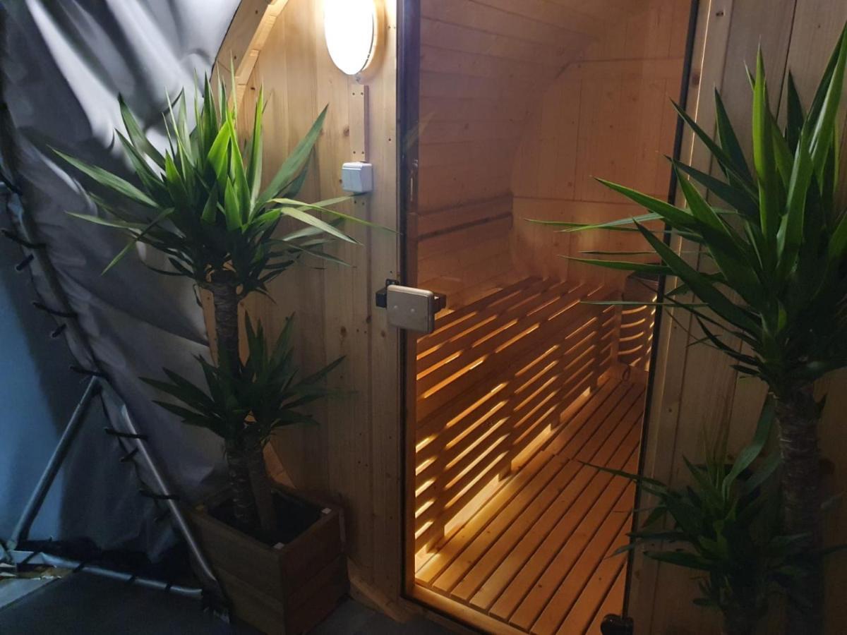 Podniebny Glamping Hotel Borsk Exterior photo